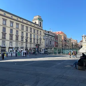Vanzi Nápoly