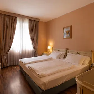 Lucrezia Borgia 3* Ferrara